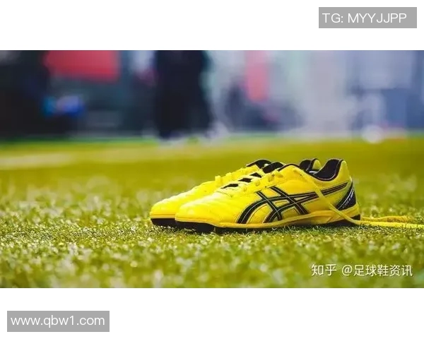 足球明星推荐的中端足球鞋助你提升球场表现与舒适度