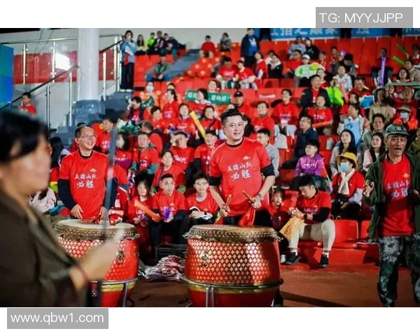 足球明星颠球秀展现技巧与魅力引领球迷热潮盛宴